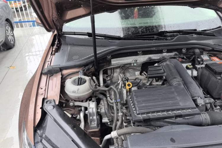 Used Volkswagen Lamando 2018 230TSI DSG Fashion Edition Engine Bay Right