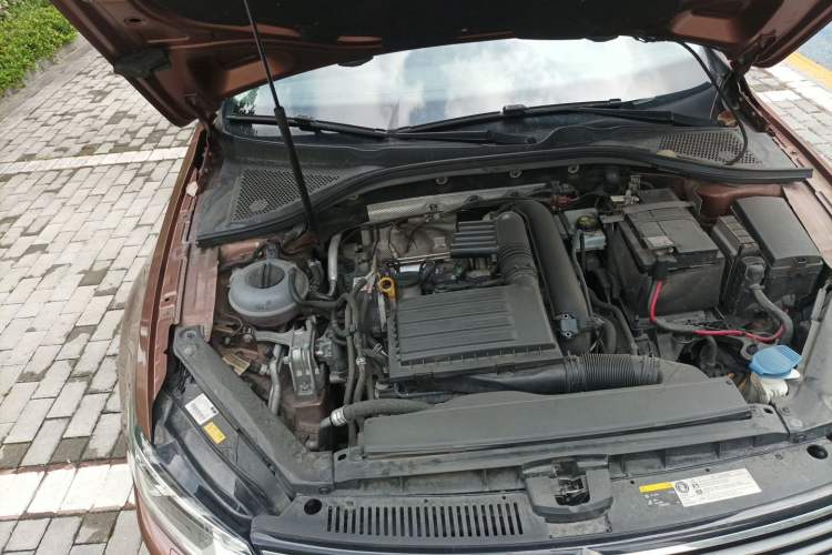 Used Volkswagen Lamando 2018 280TSI DSG Luxury Edition Engine Bay Right
