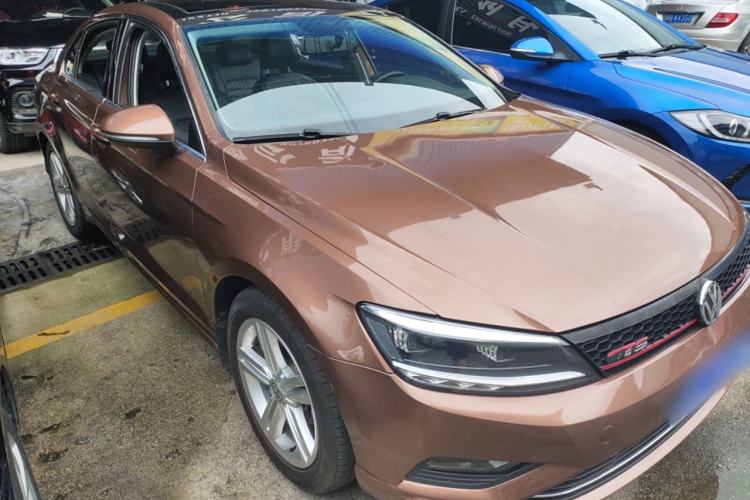 Used Volkswagen Lamando 2018 280TSI DSG Comfort Edition Front Right 45 Deg