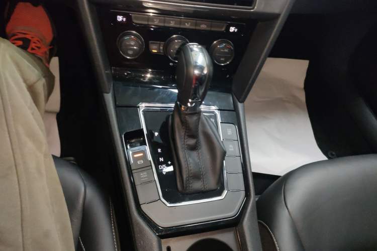 Used Volkswagen Lamando 2018 280TSI DSG Comfort Edition Gear Lever