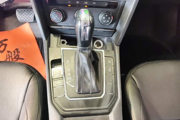 Used Volkswagen Lamando 2018 230TSI DSG Fashion Edition Gear Lever