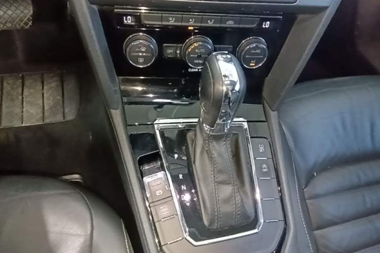 Used Volkswagen Lamando 2018 280TSI DSG Comfort Edition Gear Lever