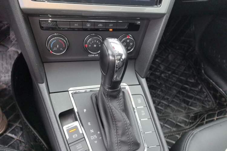 Used Volkswagen Lamando 2018 230TSI DSG Fashion Edition Gear Lever