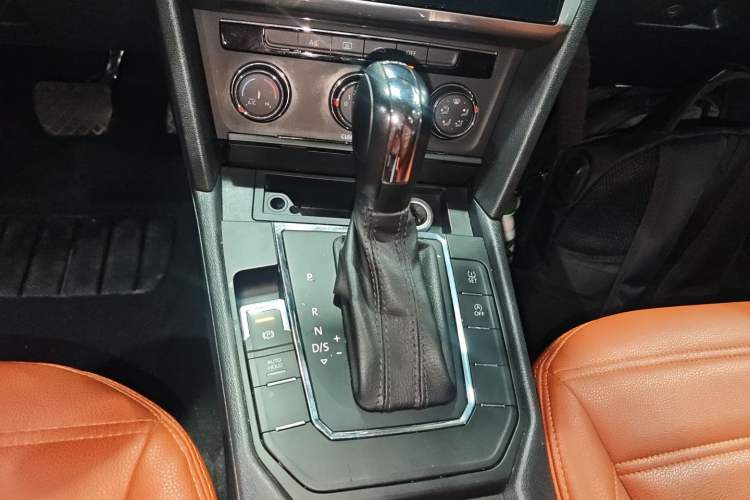 Used Volkswagen Lamando 2018 230TSI DSG Fashion Edition Gear Lever