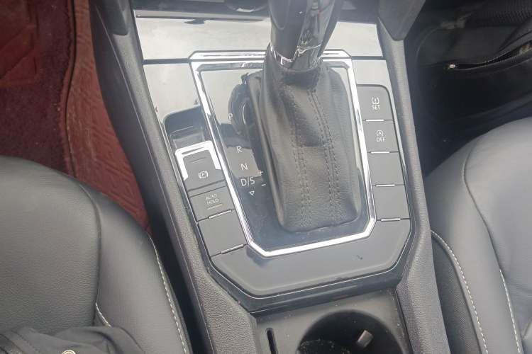 Used Volkswagen Lamando 2018 280TSI DSG Comfort Edition Gear Lever