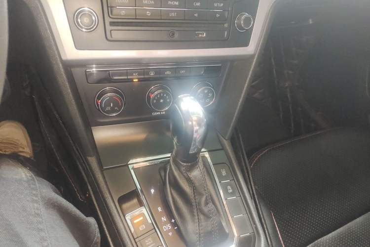 Used Volkswagen Lamando 2018 230TSI DSG Fashion Edition Gear Lever
