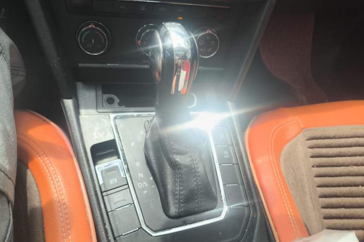 Used Volkswagen Lamando 2018 230TSI DSG Fashion Edition Gear Lever
