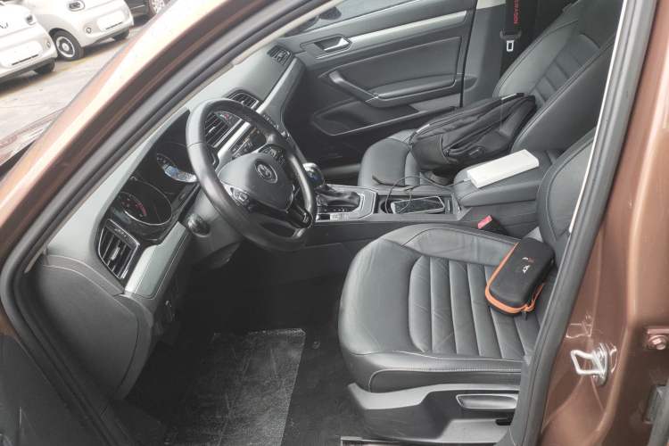 Used Volkswagen Lamando 2018 280TSI DSG Comfort Edition Left Front Seat
