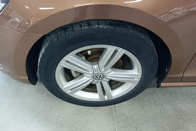 Used Volkswagen Lamando 2018 280TSI DSG Comfort Edition Left Front Wheel Hub