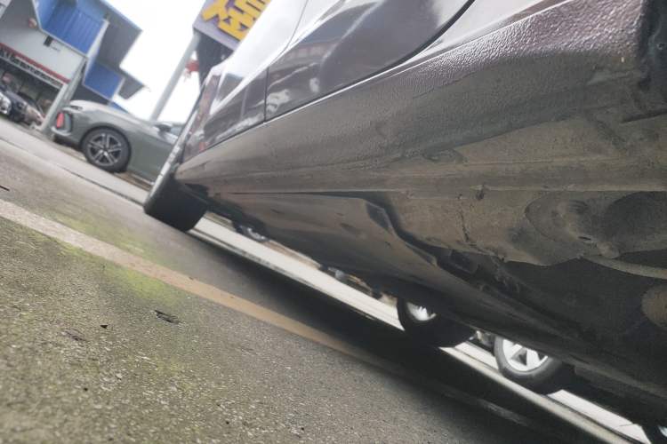 Used Volkswagen Lamando 2018 280TSI DSG Comfort Edition Left Side Sill