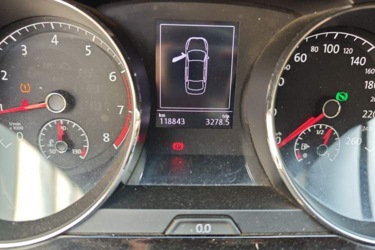 Used Volkswagen Lamando 2018 280TSI DSG Comfort Edition Odometer Close Up