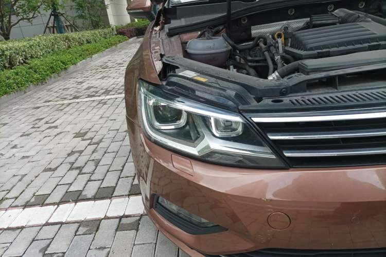Used Volkswagen Lamando 2018 280TSI DSG Luxury Edition Right Front Headlight