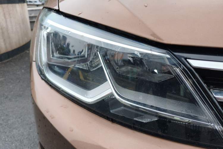 Used Volkswagen Lamando 2018 280TSI DSG Comfort Edition Right Front Headlight