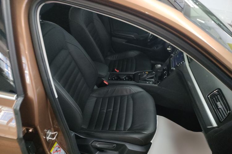 Used Volkswagen Lamando 2018 280TSI DSG Comfort Edition Right Front Seat