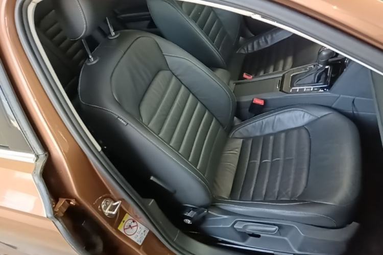 Used Volkswagen Lamando 2018 280TSI DSG Comfort Edition Right Front Seat