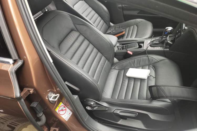 Used Volkswagen Lamando 2018 280TSI DSG Comfort Edition Right Front Seat