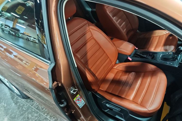 Used Volkswagen Lamando 2018 230TSI DSG Fashion Edition Right Front Seat