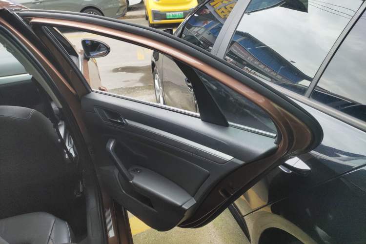 Used Volkswagen Lamando 2018 280TSI DSG Comfort Edition Right Rear Door Interior