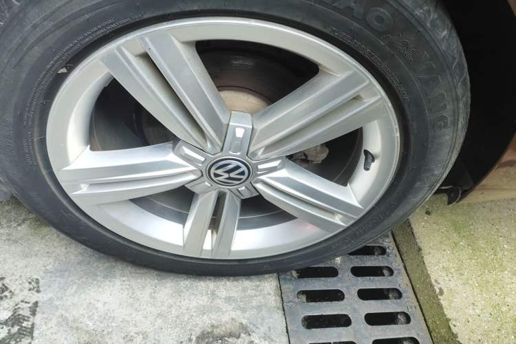 Used Volkswagen Lamando 2018 280TSI DSG Comfort Edition Right Rear Wheel Hub