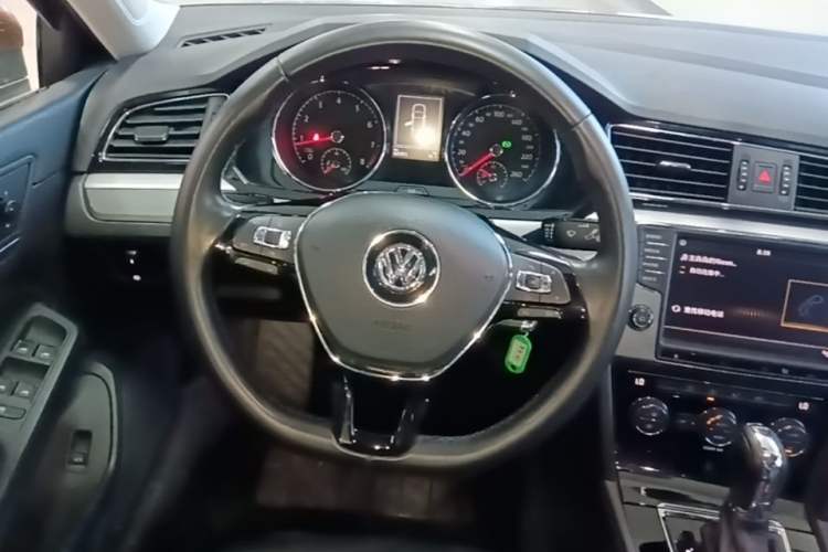Used Volkswagen Lamando 2018 280TSI DSG Comfort Edition Steering Wheel
