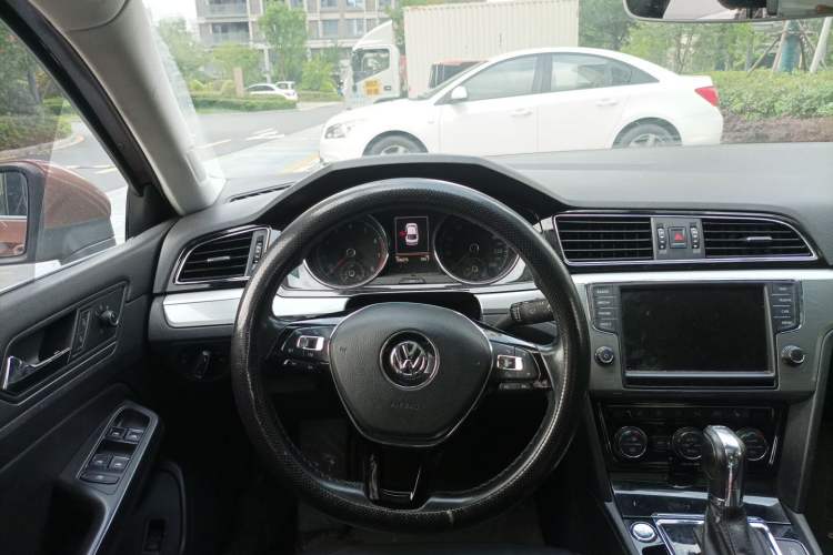 Used Volkswagen Lamando 2018 280TSI DSG Luxury Edition Steering Wheel
