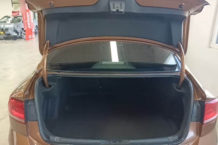 Used Volkswagen Lamando 2018 280TSI DSG Comfort Edition Trunk