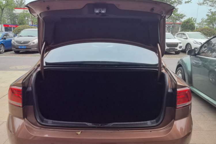 Used Volkswagen Lamando 2018 230TSI DSG Fashion Edition Trunk