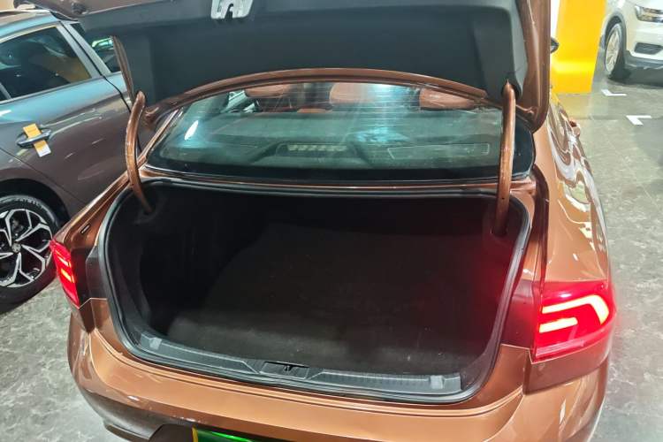Used Volkswagen Lamando 2018 230TSI DSG Fashion Edition Trunk
