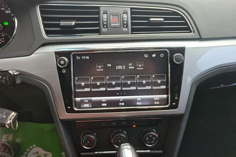 Used Volkswagen Lamando 2018 230TSI DSG Fashion Edition Audio And AC Panel