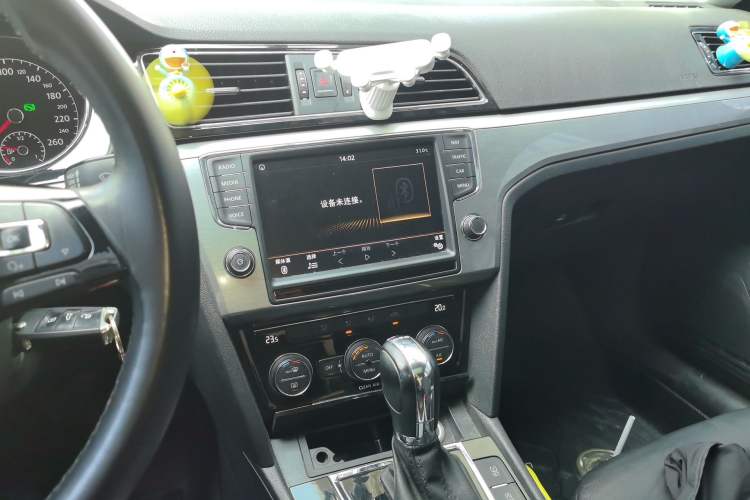 Used Volkswagen Lamando 2018 280TSI DSG Comfort Edition Audio And AC Panel