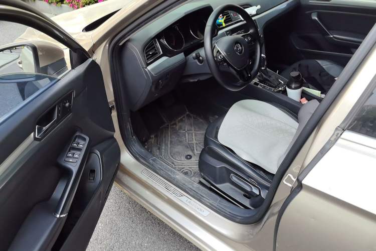 Used Volkswagen Lamando 2018 280TSI DSG Comfort Edition Driver Seat