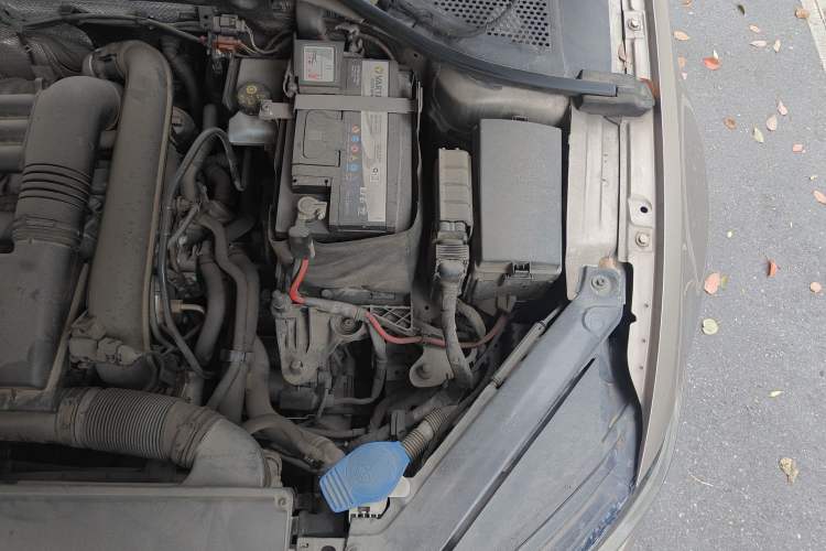 Used Volkswagen Lamando 2018 280TSI DSG Comfort Edition Engine Bay Left