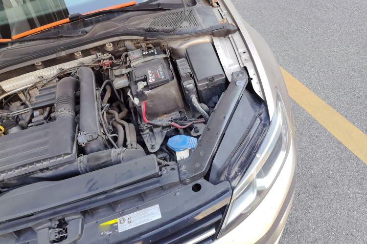 Used Volkswagen Lamando 2018 280TSI DSG Comfort Edition Engine Bay Left