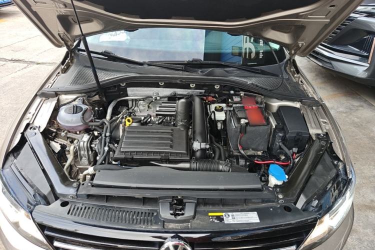 Used Volkswagen Lamando 2018 230TSI DSG Fashion Edition Engine Bay