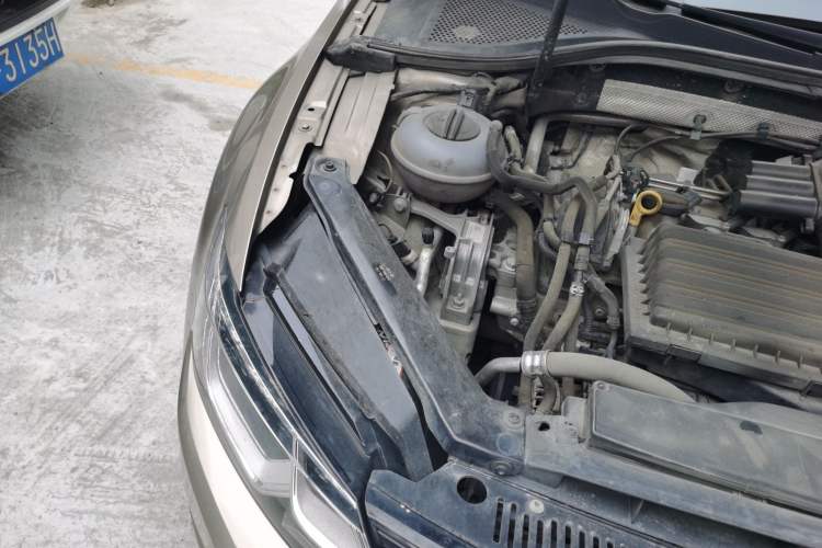 Used Volkswagen Lamando 2018 280TSI DSG Comfort Edition Engine Bay Right