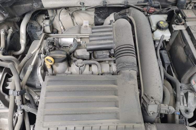 Used Volkswagen Lamando 2018 280TSI DSG Comfort Edition Engine Bay