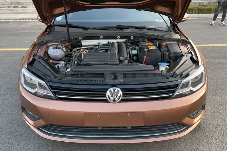 Used Volkswagen Lamando 2018 280TSI DSG Comfort Edition Engine Bay