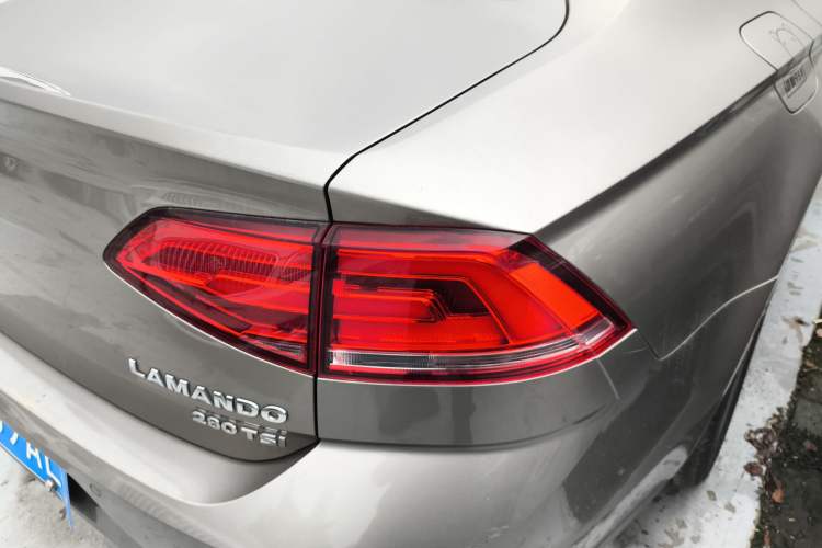 Used Volkswagen Lamando 2018 280TSI DSG Comfort Edition Exterior 3