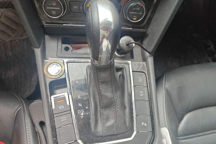 Used Volkswagen Lamando 2018 280TSI DSG Luxury Edition Gear Lever