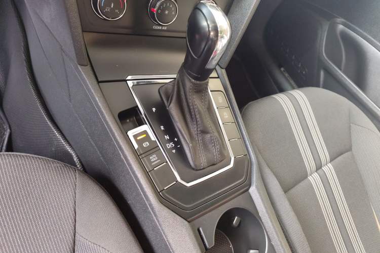 Used Volkswagen Lamando 2018 230TSI DSG Fashion Edition Gear Lever