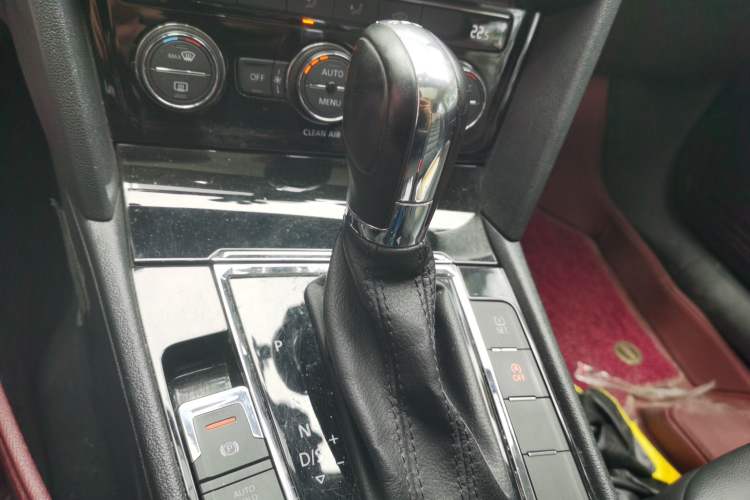 Used Volkswagen Lamando 2018 280TSI DSG Comfort Edition Gear Lever