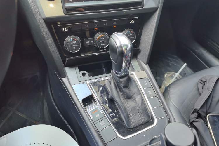 Used Volkswagen Lamando 2018 280TSI DSG Comfort Edition Gear Lever