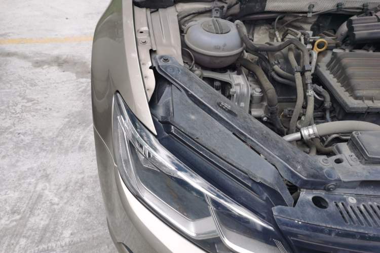 Used Volkswagen Lamando 2018 280TSI DSG Comfort Edition Right Front Headlight