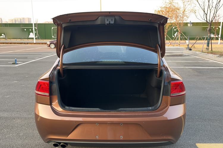 Used Volkswagen Lamando 2018 280TSI DSG Comfort Edition Trunk