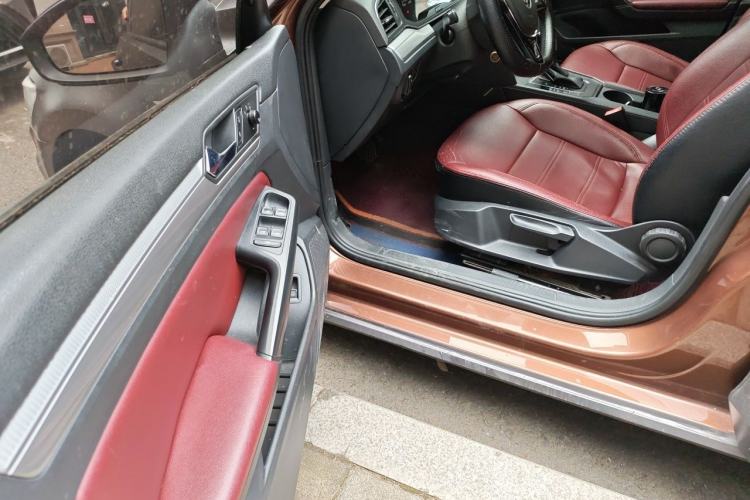 Used Volkswagen Lamando 2018 230TSI DSG Fashion Edition Driver Seat