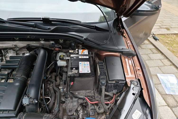 Used Volkswagen Lamando 2018 230TSI DSG Fashion Edition Engine Bay Left