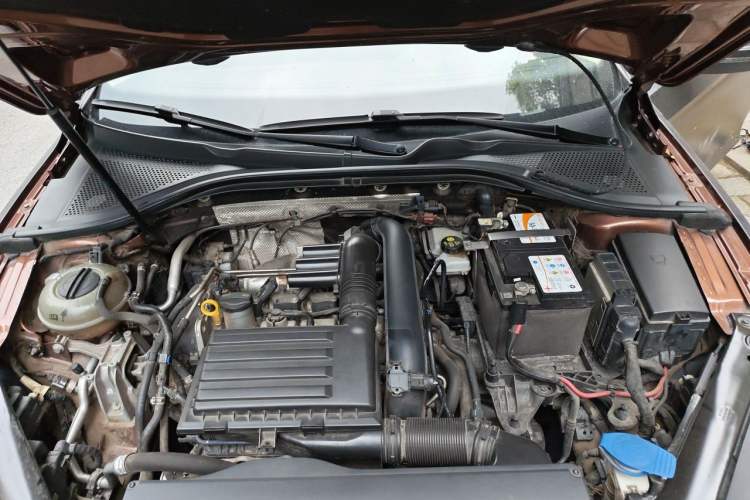 Used Volkswagen Lamando 2018 230TSI DSG Fashion Edition Engine Bay