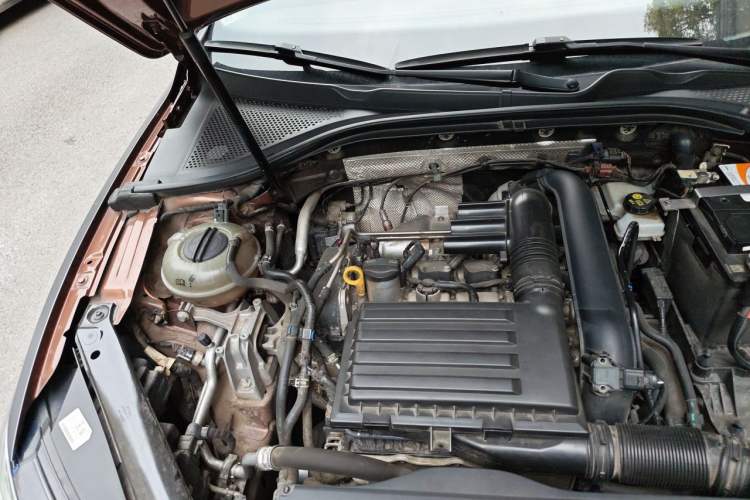 Used Volkswagen Lamando 2018 230TSI DSG Fashion Edition Engine Bay Right
