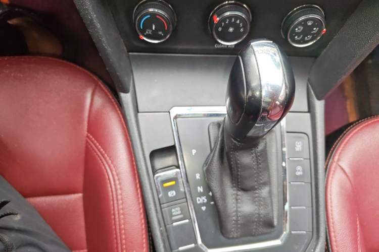 Used Volkswagen Lamando 2018 230TSI DSG Fashion Edition Gear Lever