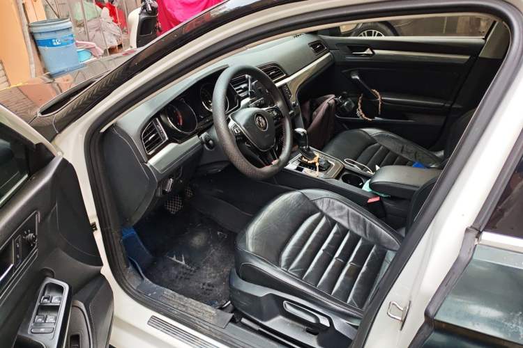 Used Volkswagen Lamando 2018 280TSI DSG Comfort Edition Driver Seat